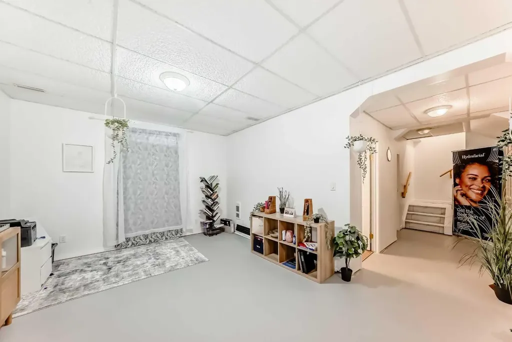82 Mt Gibraltar Heights SE Calgary AB T2Z 3R3