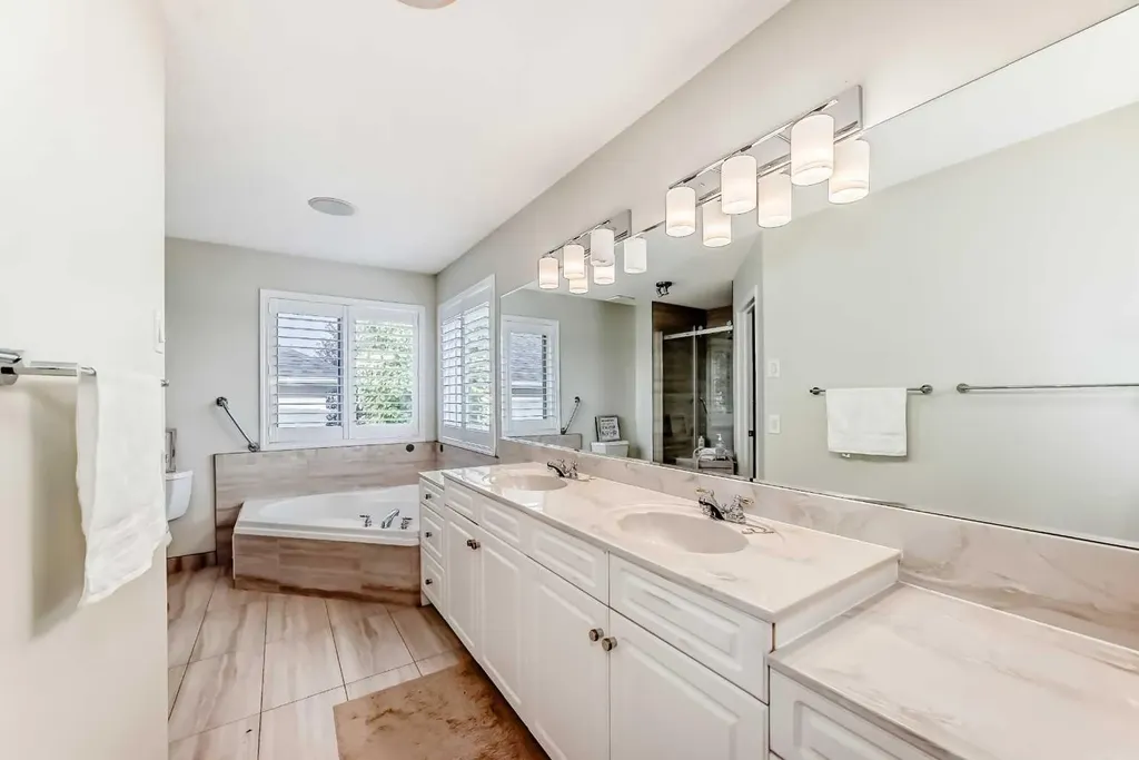 82 Mt Gibraltar Heights SE Calgary AB T2Z 3R3