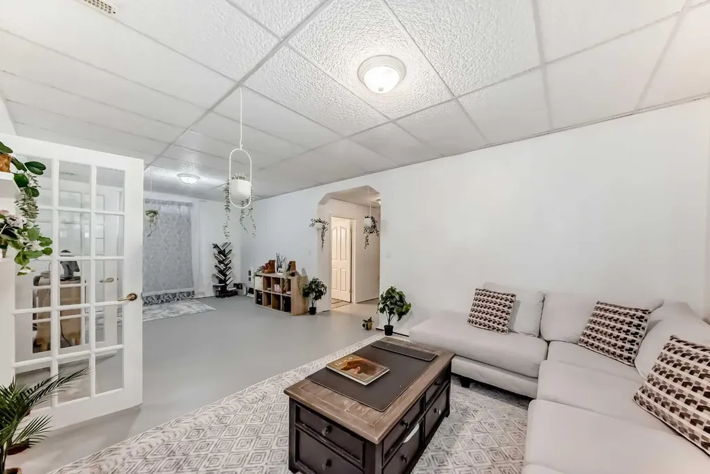 82 Mt Gibraltar Heights SE Calgary AB T2Z 3R3