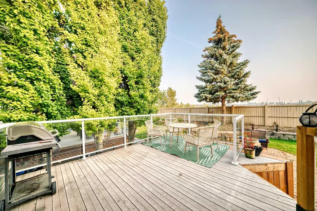 82 Mt Gibraltar Heights SE Calgary AB T2Z 3R3