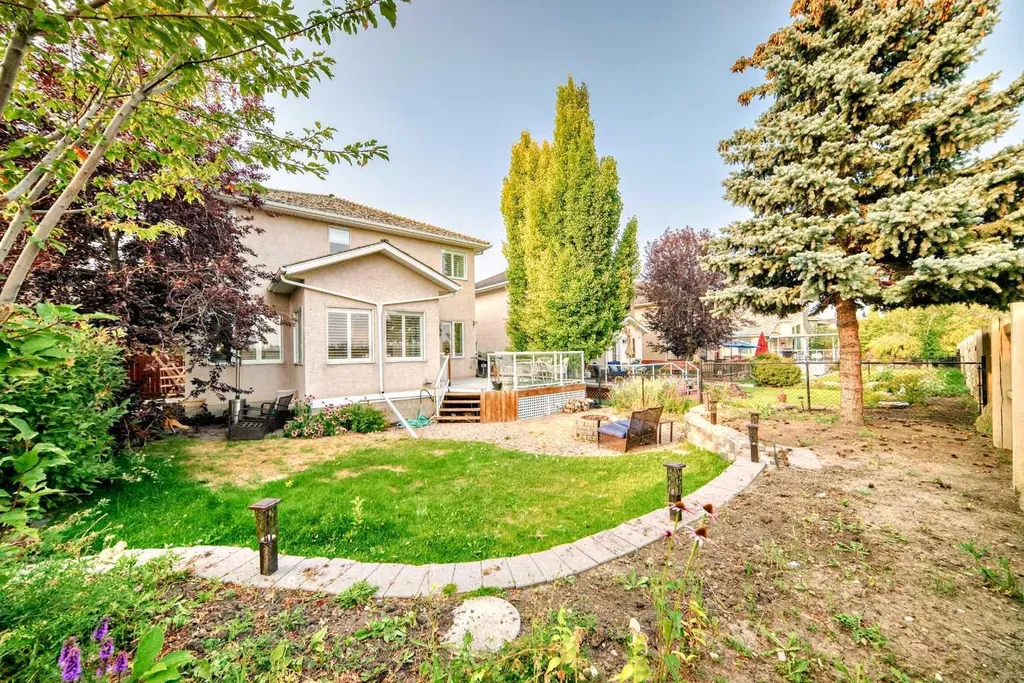 82 Mt Gibraltar Heights SE Calgary AB T2Z 3R3