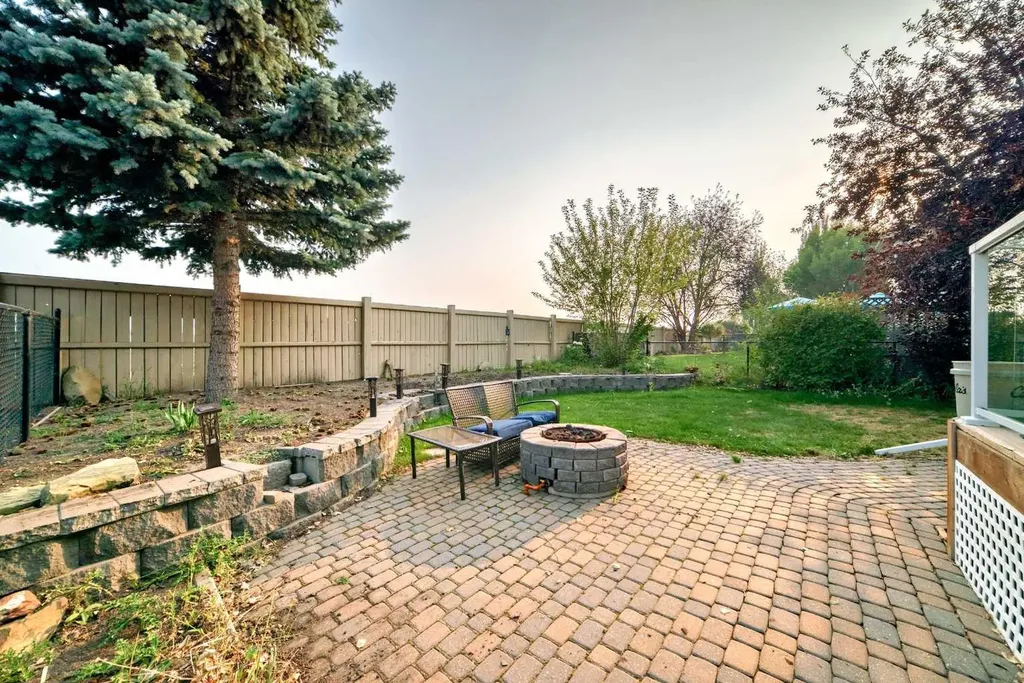82 Mt Gibraltar Heights SE Calgary AB T2Z 3R3