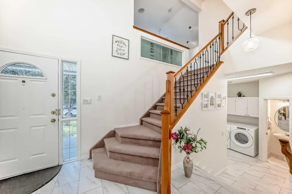 82 Mt Gibraltar Heights SE Calgary AB T2Z 3R3