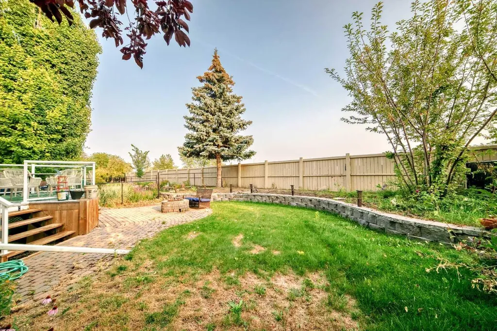 82 Mt Gibraltar Heights SE Calgary AB T2Z 3R3