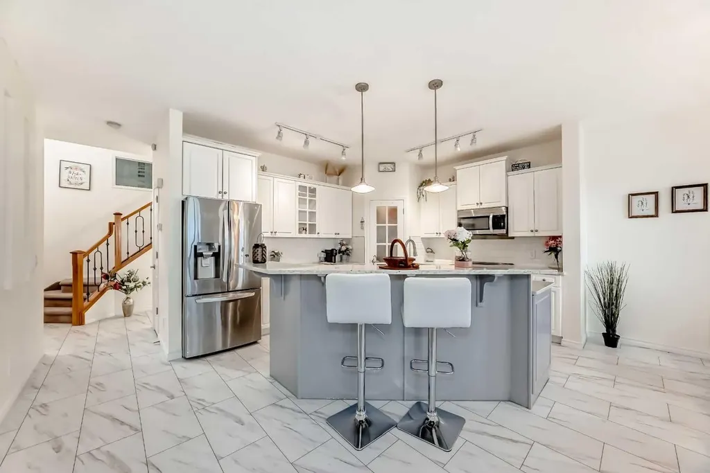 82 Mt Gibraltar Heights SE Calgary AB T2Z 3R3