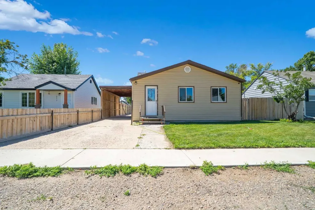 213 2 Street W Bow Island AB T0K 0G0