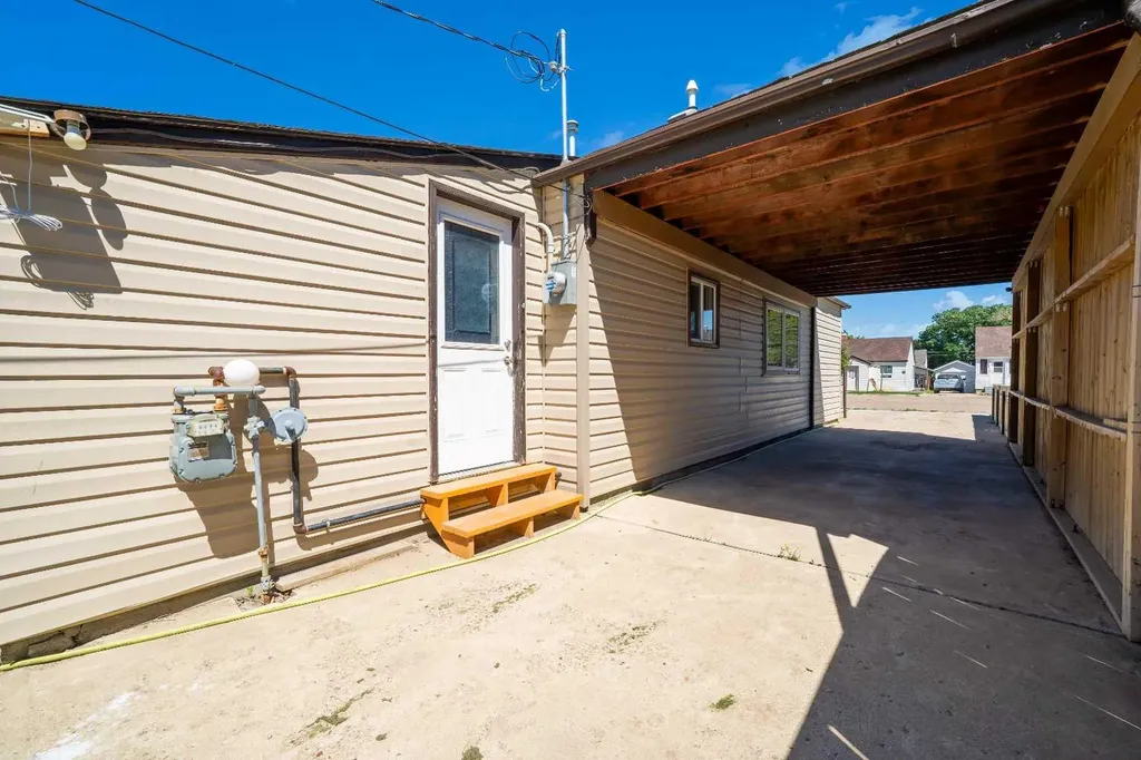 213 2 Street W Bow Island AB T0K 0G0