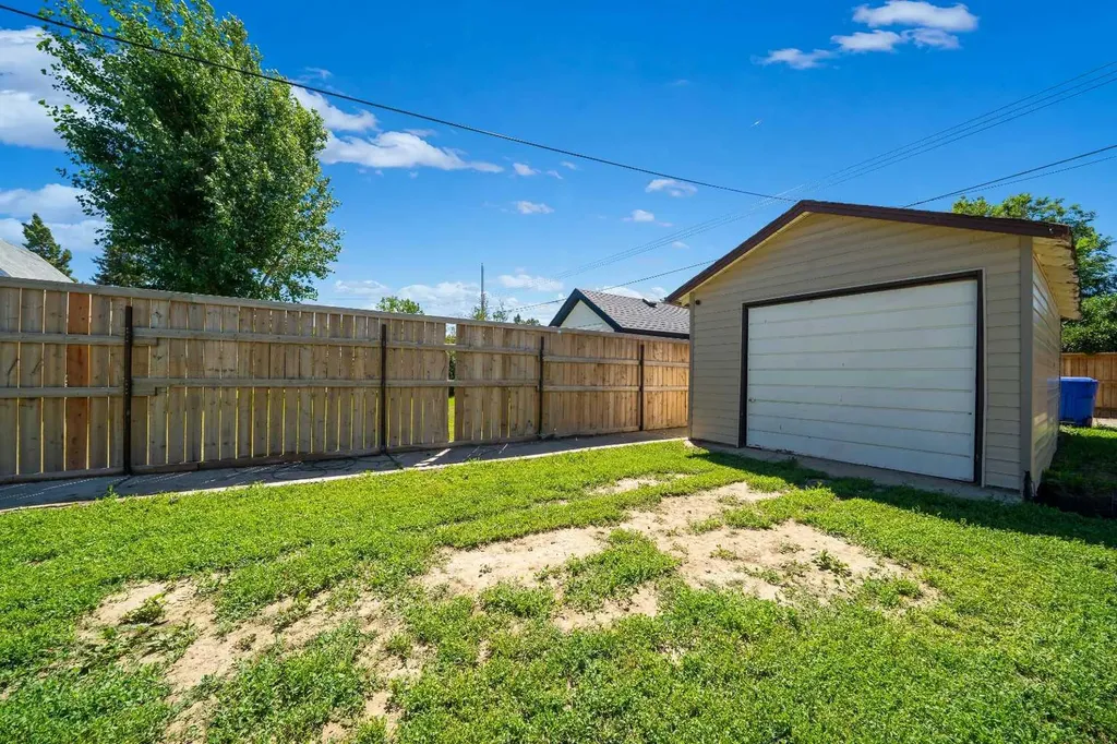 213 2 Street W Bow Island AB T0K 0G0