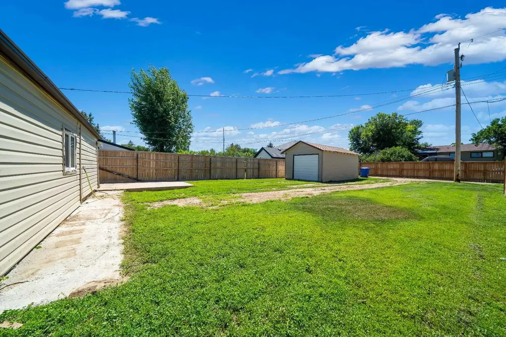 213 2 Street W Bow Island AB T0K 0G0
