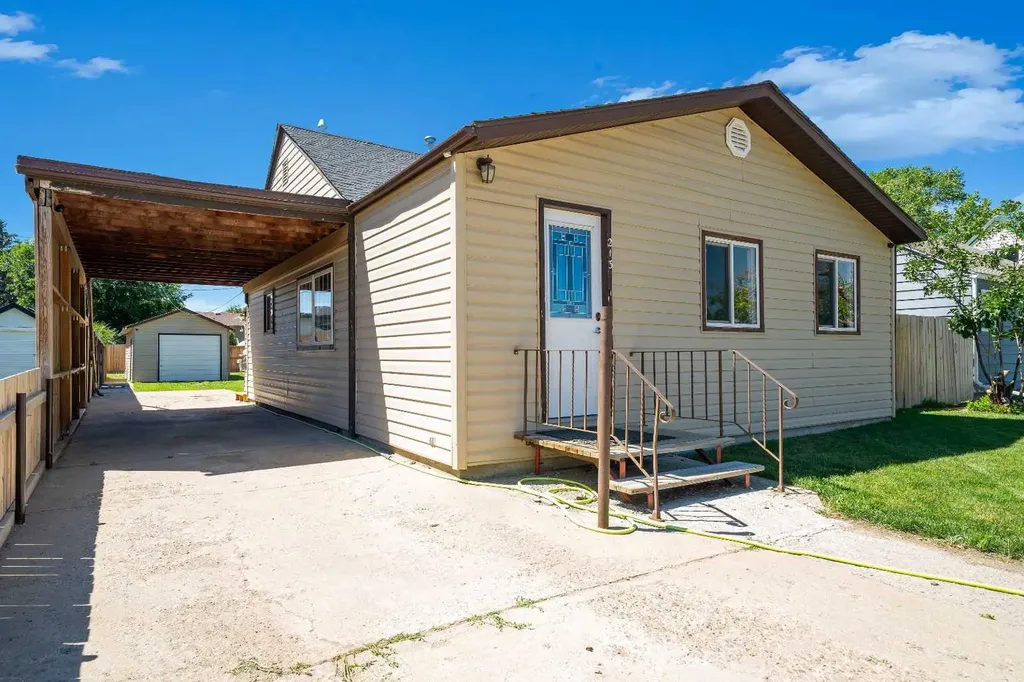 213 2 Street W Bow Island AB T0K 0G0