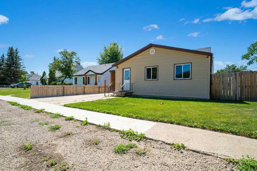 213 2 Street W Bow Island AB T0K 0G0
