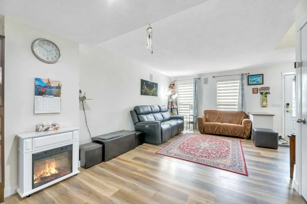 175 Prestwick Villas SE Calgary AB T2Z 4S3