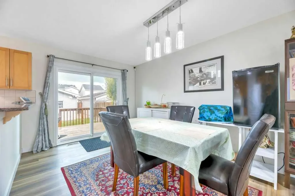 175 Prestwick Villas SE Calgary AB T2Z 4S3