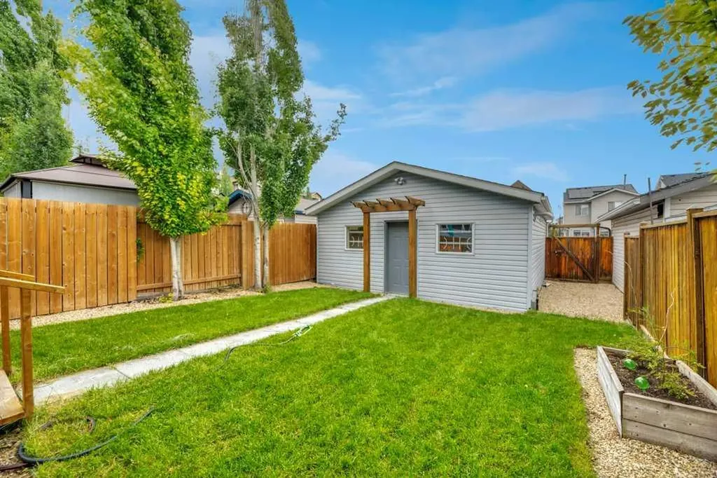 175 Prestwick Villas SE Calgary AB T2Z 4S3