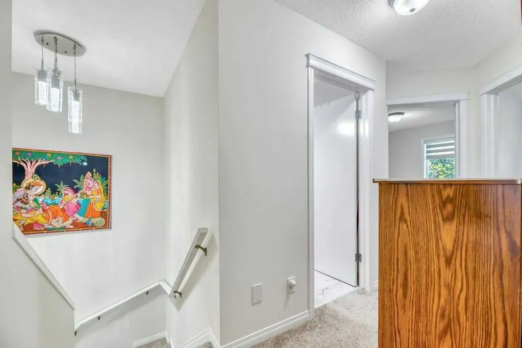 175 Prestwick Villas SE Calgary AB T2Z 4S3