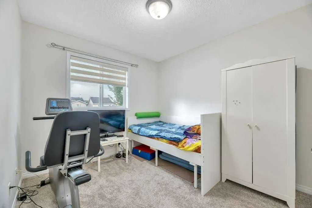 175 Prestwick Villas SE Calgary AB T2Z 4S3