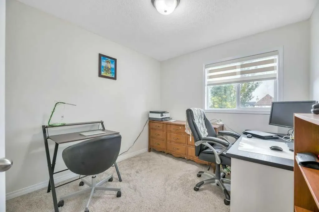 175 Prestwick Villas SE Calgary AB T2Z 4S3