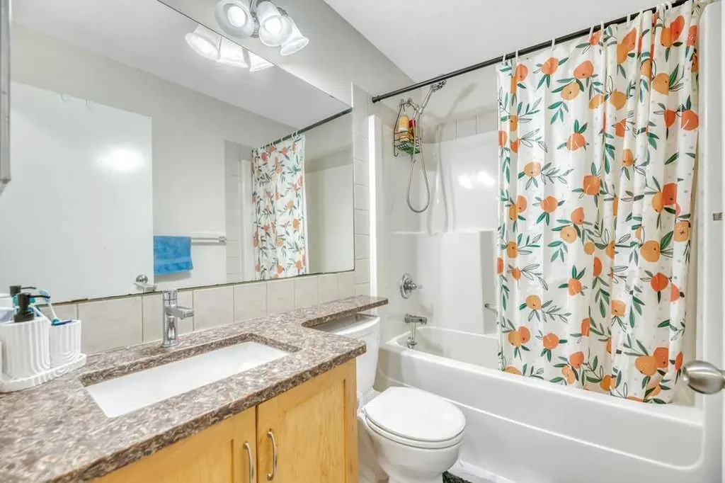 175 Prestwick Villas SE Calgary AB T2Z 4S3