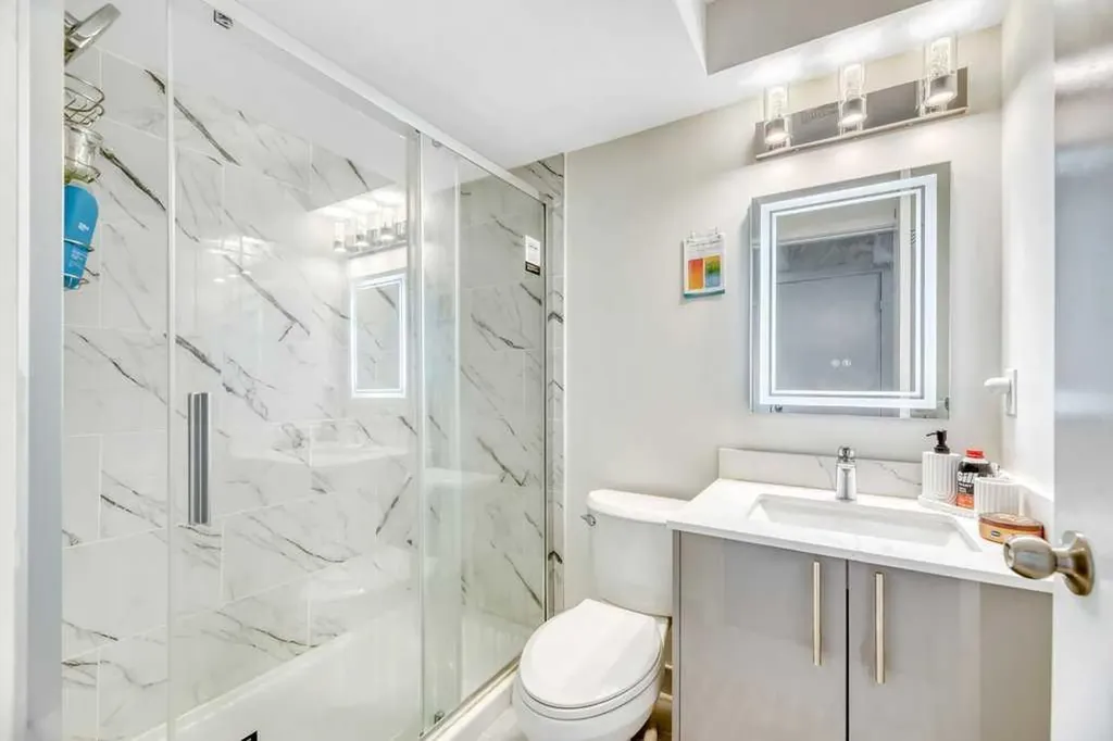 175 Prestwick Villas SE Calgary AB T2Z 4S3