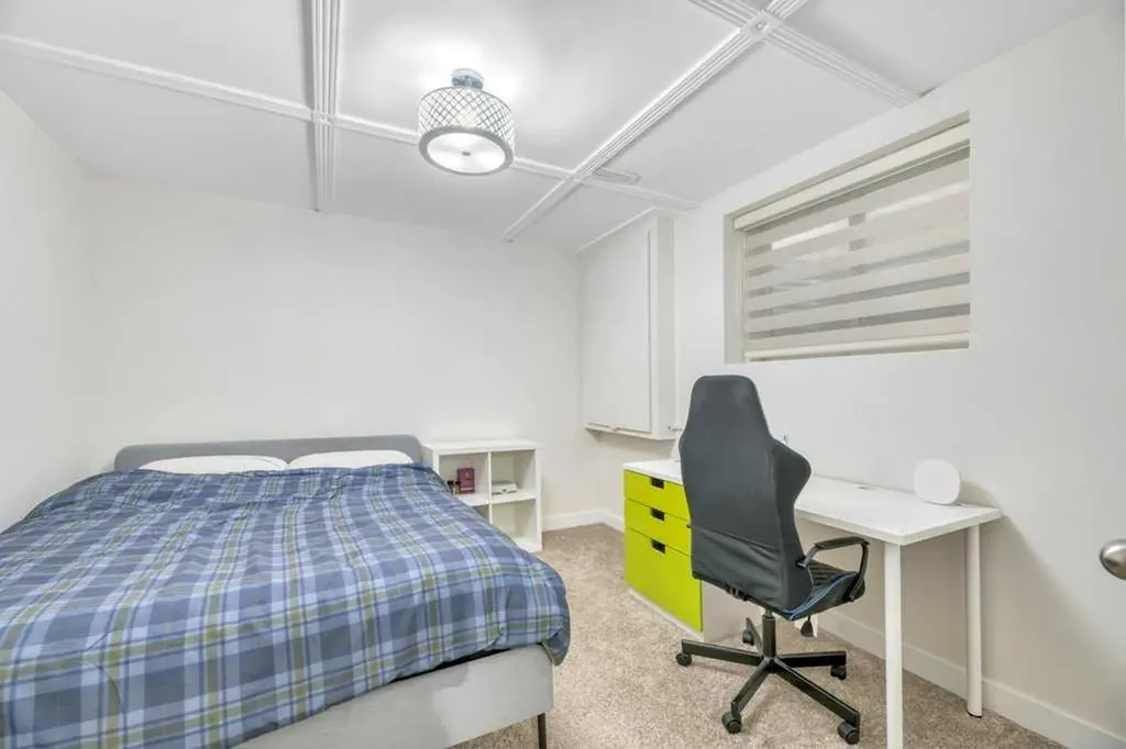 175 Prestwick Villas SE Calgary AB T2Z 4S3