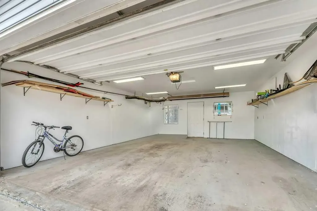 175 Prestwick Villas SE Calgary AB T2Z 4S3