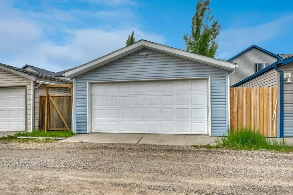 175 Prestwick Villas SE Calgary AB T2Z 4S3