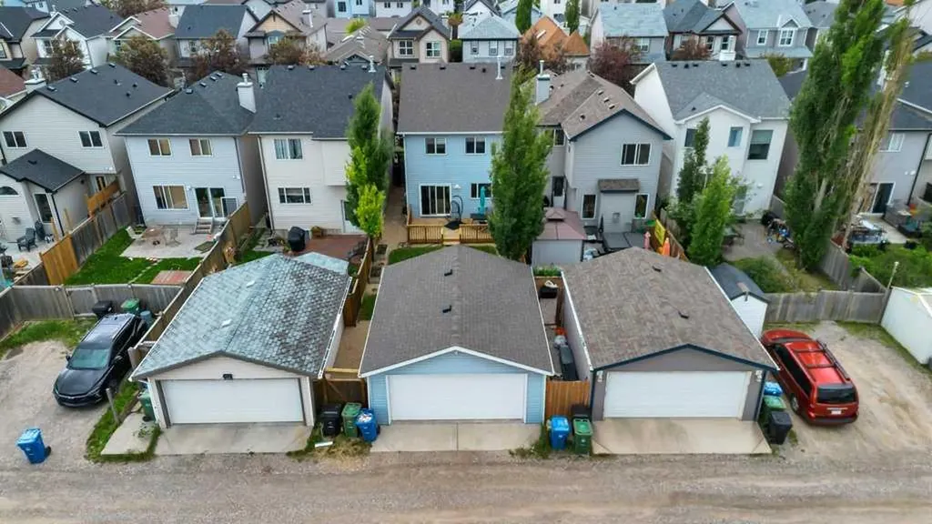 175 Prestwick Villas SE Calgary AB T2Z 4S3