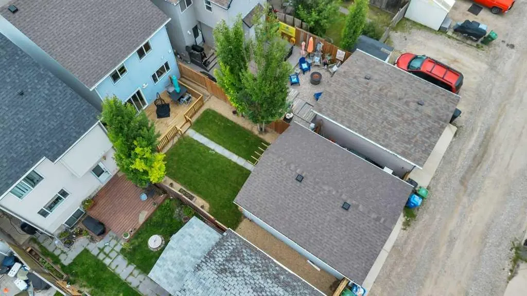175 Prestwick Villas SE Calgary AB T2Z 4S3