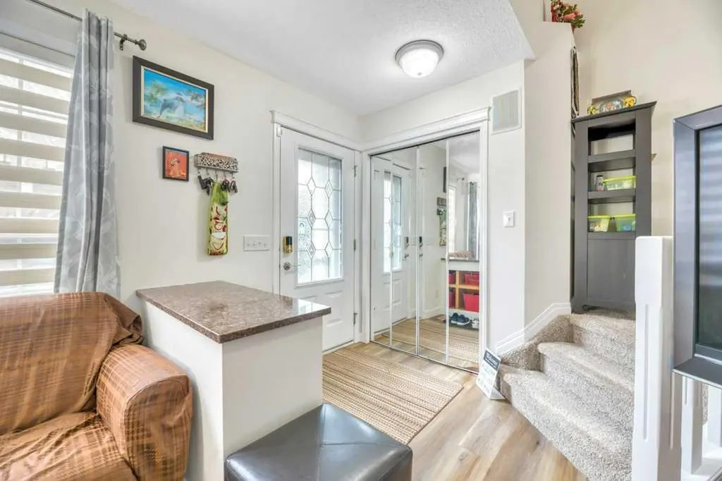 175 Prestwick Villas SE Calgary AB T2Z 4S3