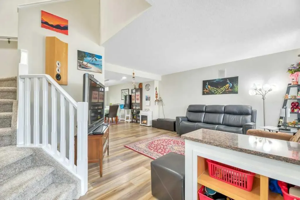 175 Prestwick Villas SE Calgary AB T2Z 4S3