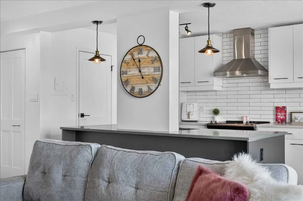 1330 15 Avenue SW Calgary AB T3C 3N7