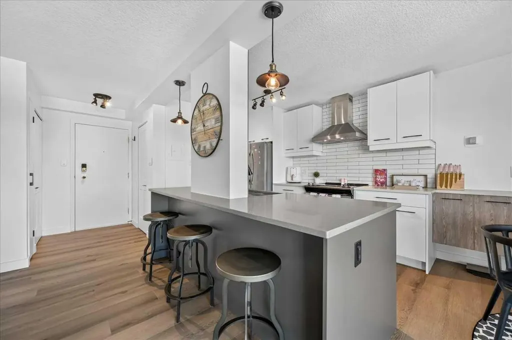 1330 15 Avenue SW Calgary AB T3C 3N7