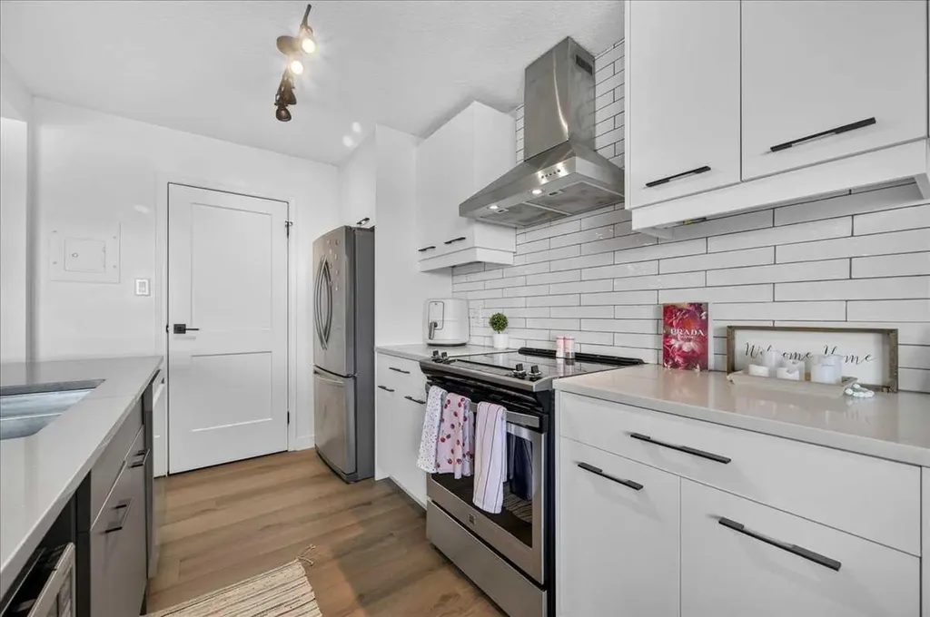 1330 15 Avenue SW Calgary AB T3C 3N7