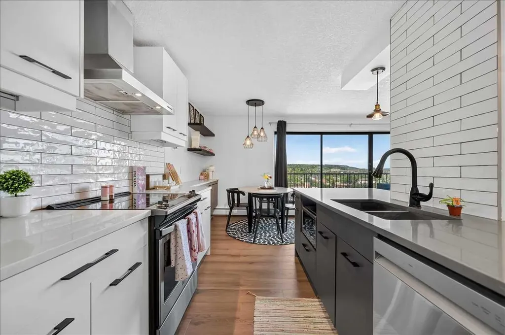 1330 15 Avenue SW Calgary AB T3C 3N7