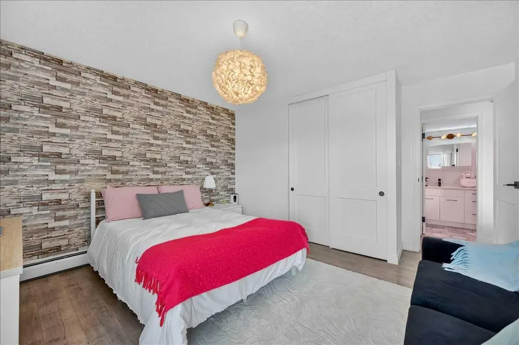 1330 15 Avenue SW Calgary AB T3C 3N7