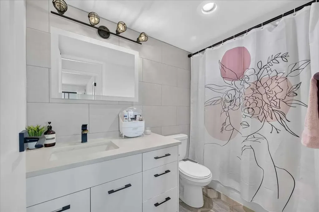 1330 15 Avenue SW Calgary AB T3C 3N7