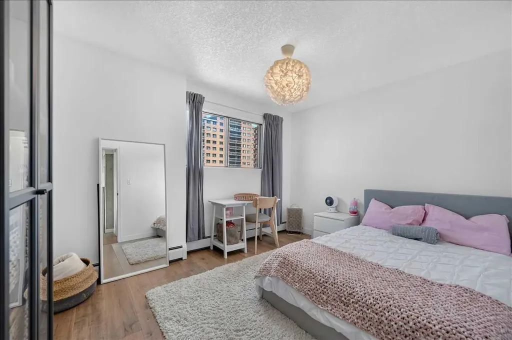 1330 15 Avenue SW Calgary AB T3C 3N7