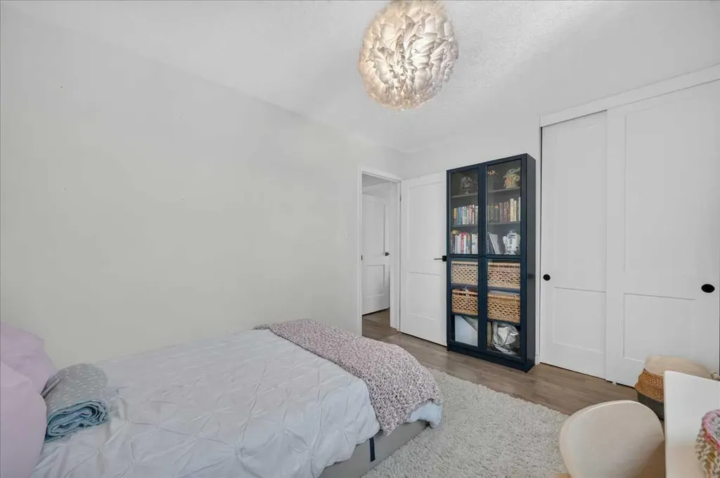 1330 15 Avenue SW Calgary AB T3C 3N7