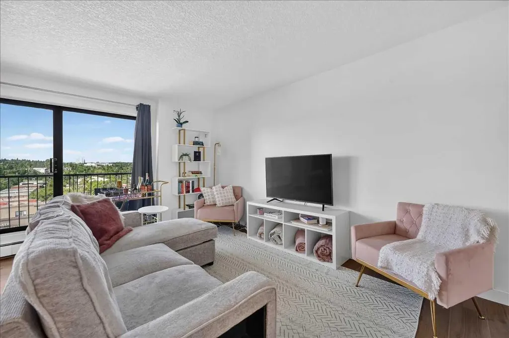 1330 15 Avenue SW Calgary AB T3C 3N7