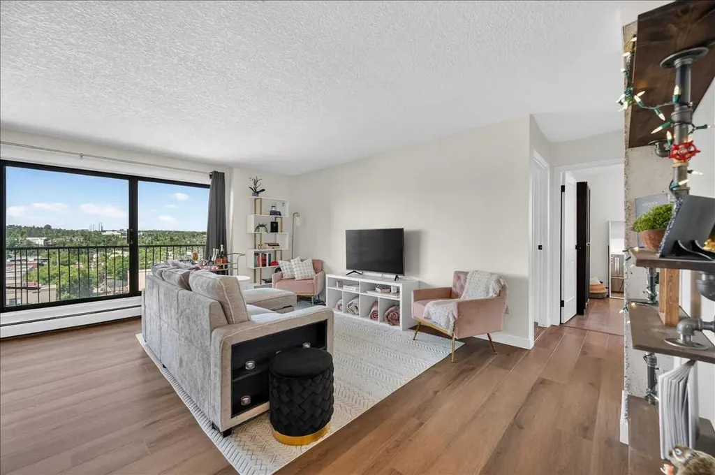 1330 15 Avenue SW Calgary AB T3C 3N7