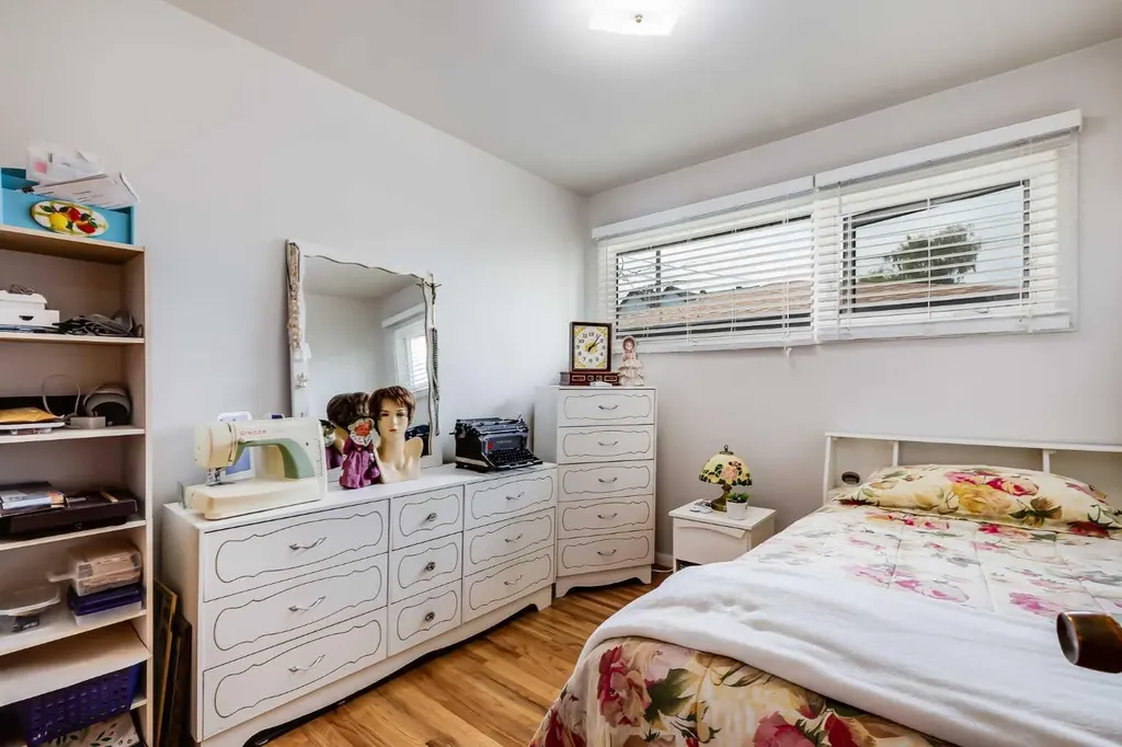 2217 33 Street SW Calgary AB T3E 2S9