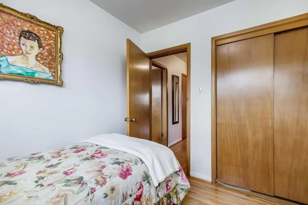 2217/2219 33 Street SW Calgary AB T3E 2S9