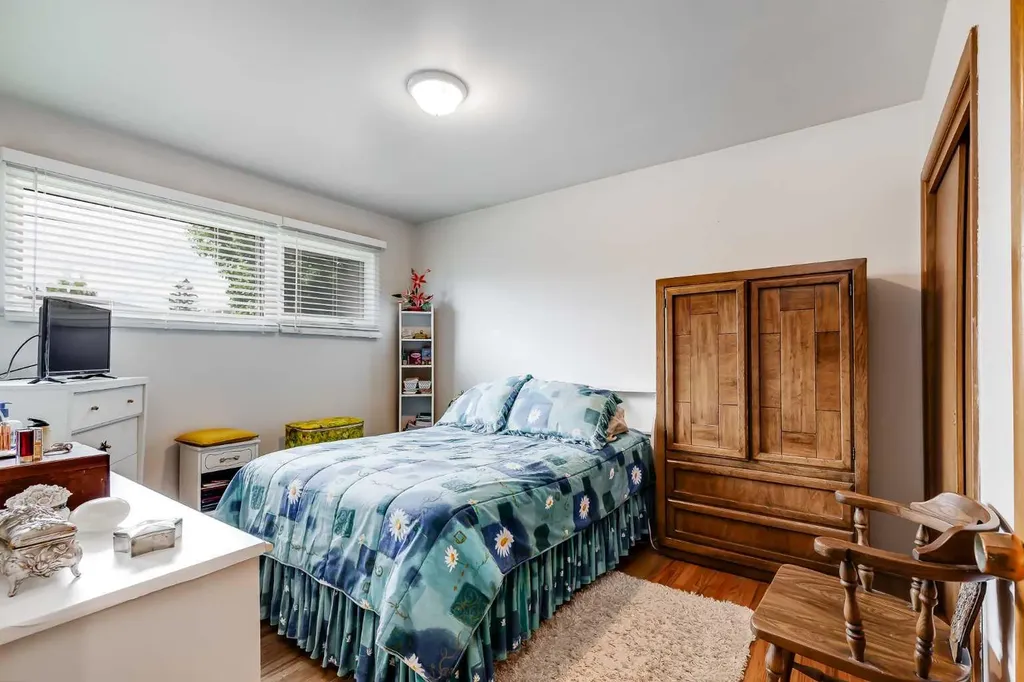 2217/2219 33 Street SW Calgary AB T3E 2S9
