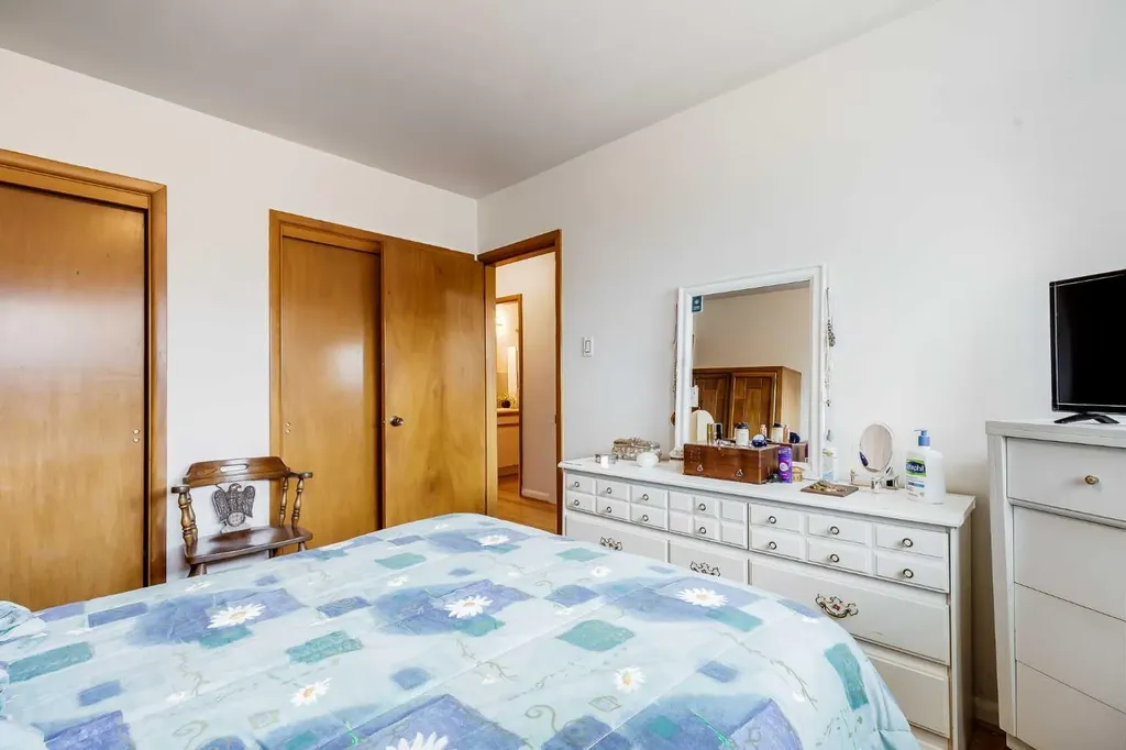 2217/2219 33 Street SW Calgary AB T3E 2S9