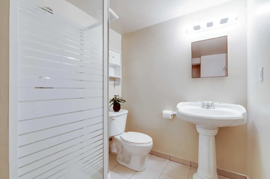 2217/2219 33 Street SW Calgary AB T3E 2S9