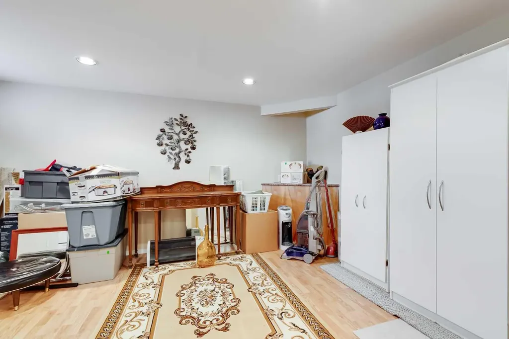 2217/2219 33 Street SW Calgary AB T3E 2S9