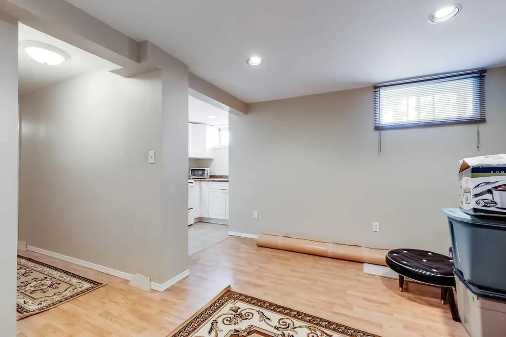 2217/2219 33 Street SW Calgary AB T3E 2S9