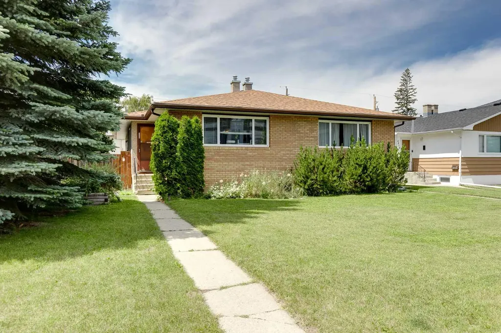 2217 33 Street SW Calgary AB T3E 2S9