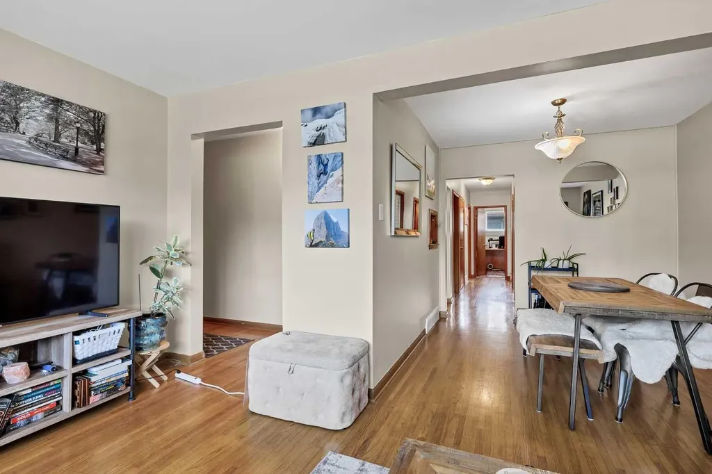 2217 33 Street SW Calgary AB T3E 2S9
