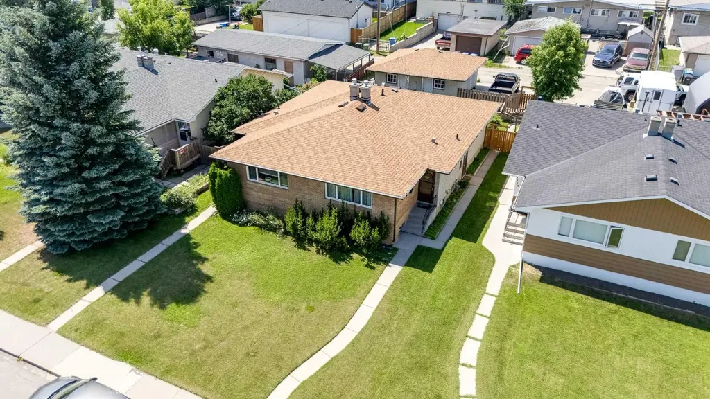 2217/2219 33 Street SW Calgary AB T3E 2S9